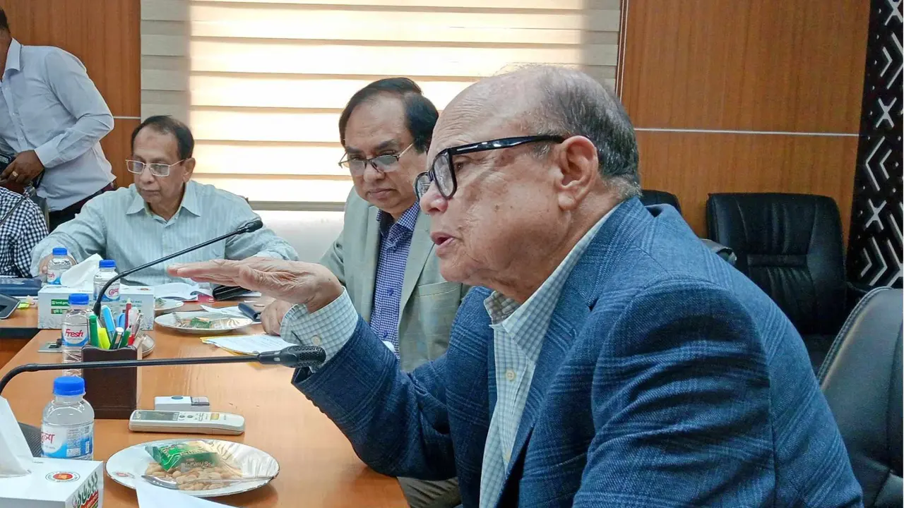 দেশের কৃষিজমি বাঁচাতে হবে : ভূমি উপদেষ্টা