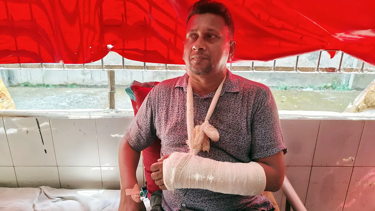 মাগুরায় পিটিয়ে প্রধান শিক্ষকের হাত ভেঙে দেওয়ার অভিযোগ
