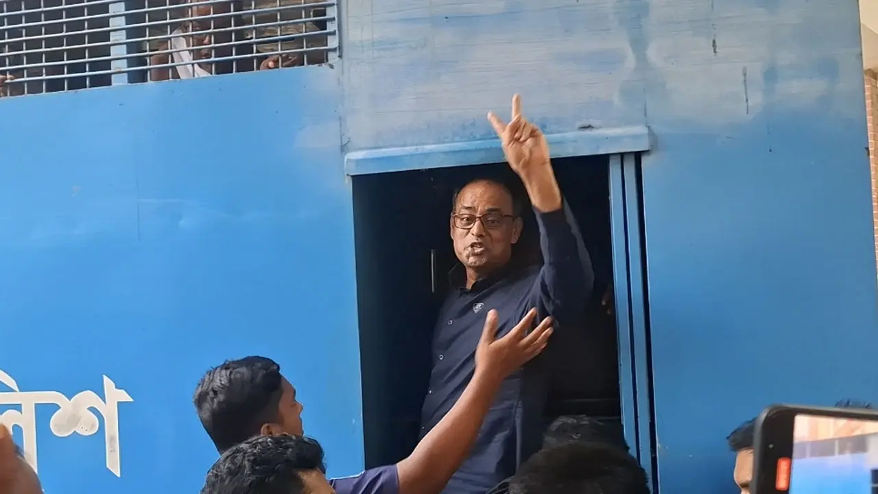 মানিকগঞ্জে আত্মসমর্পণ করা আ.লীগের ৮ নেতাকে কারাগারে প্রেরণ