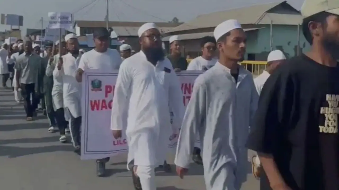বিতর্কিত ওয়াকফ আইনের বিরুদ্ধে মণিপুরে ব্যাপক বিক্ষোভ