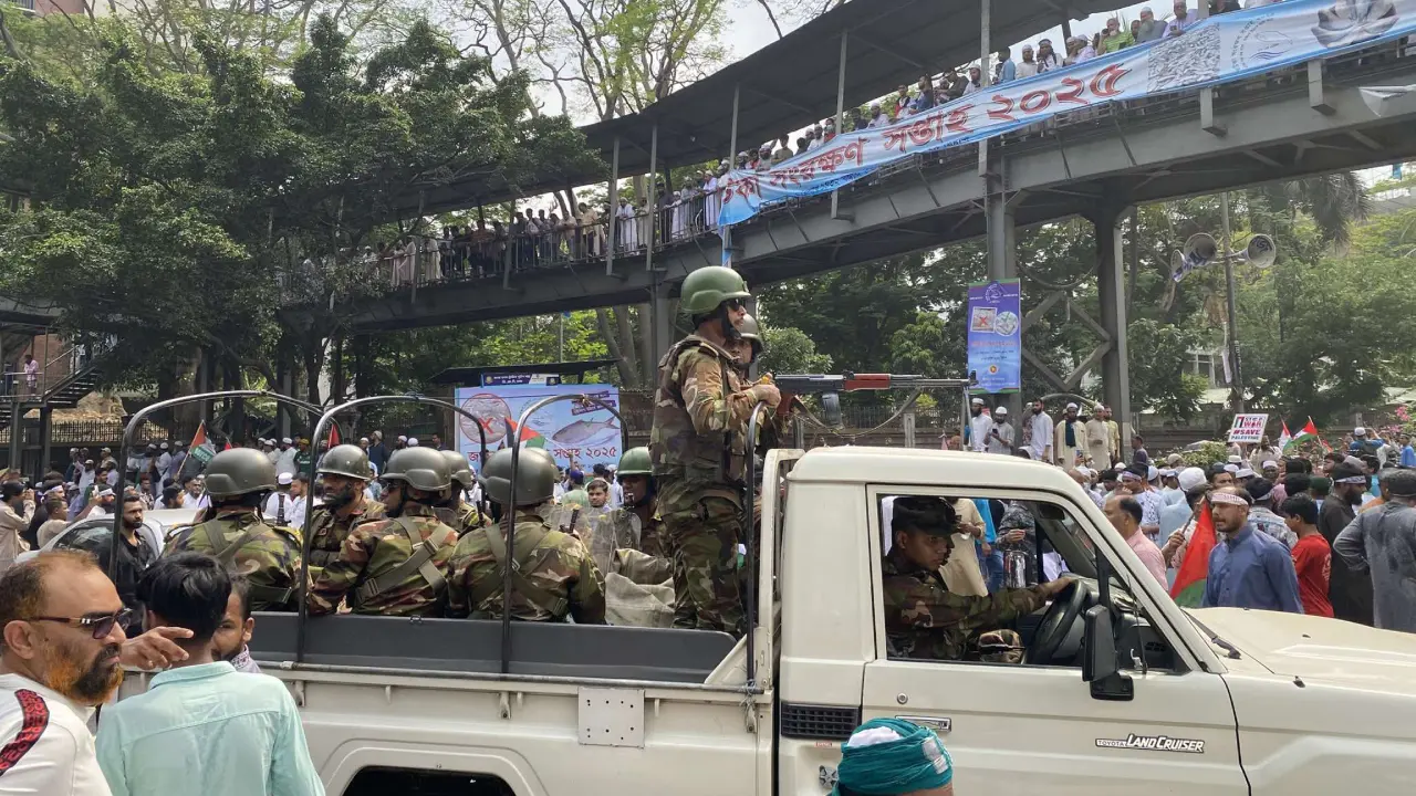 সোহরাওয়ার্দী উদ্যানকেন্দ্রিক নিরাপত্তায় সেনাবাহিনীর টহল