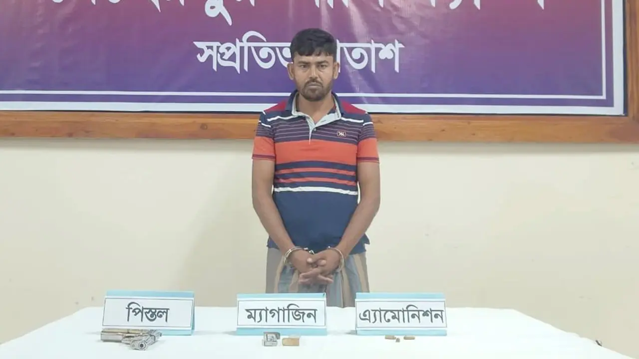 মেহেরপুরে বিদেশি অস্ত্র ও গুলিসহ আটক ১
