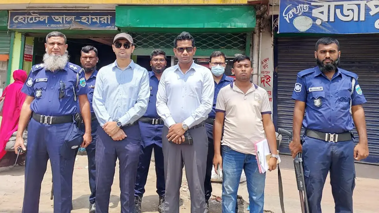 সিরাজগঞ্জে যত্রতত্র বাস থামানো-যাত্রী ওঠানামা, ৪ পরিবহনকে জরিমানা