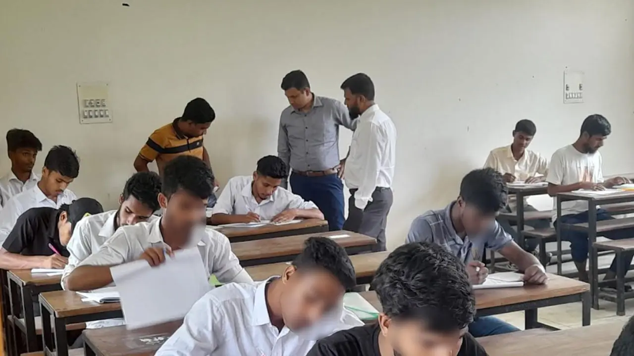 ময়মনসিংহে এসএসসি পরীক্ষায় নকল করার দায়ে ৪ শিক্ষার্থী বহিষ্কার 