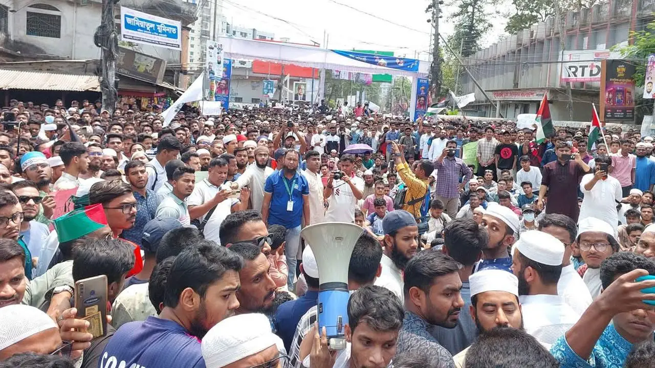বিক্ষোভে উত্তাল সারা দেশ