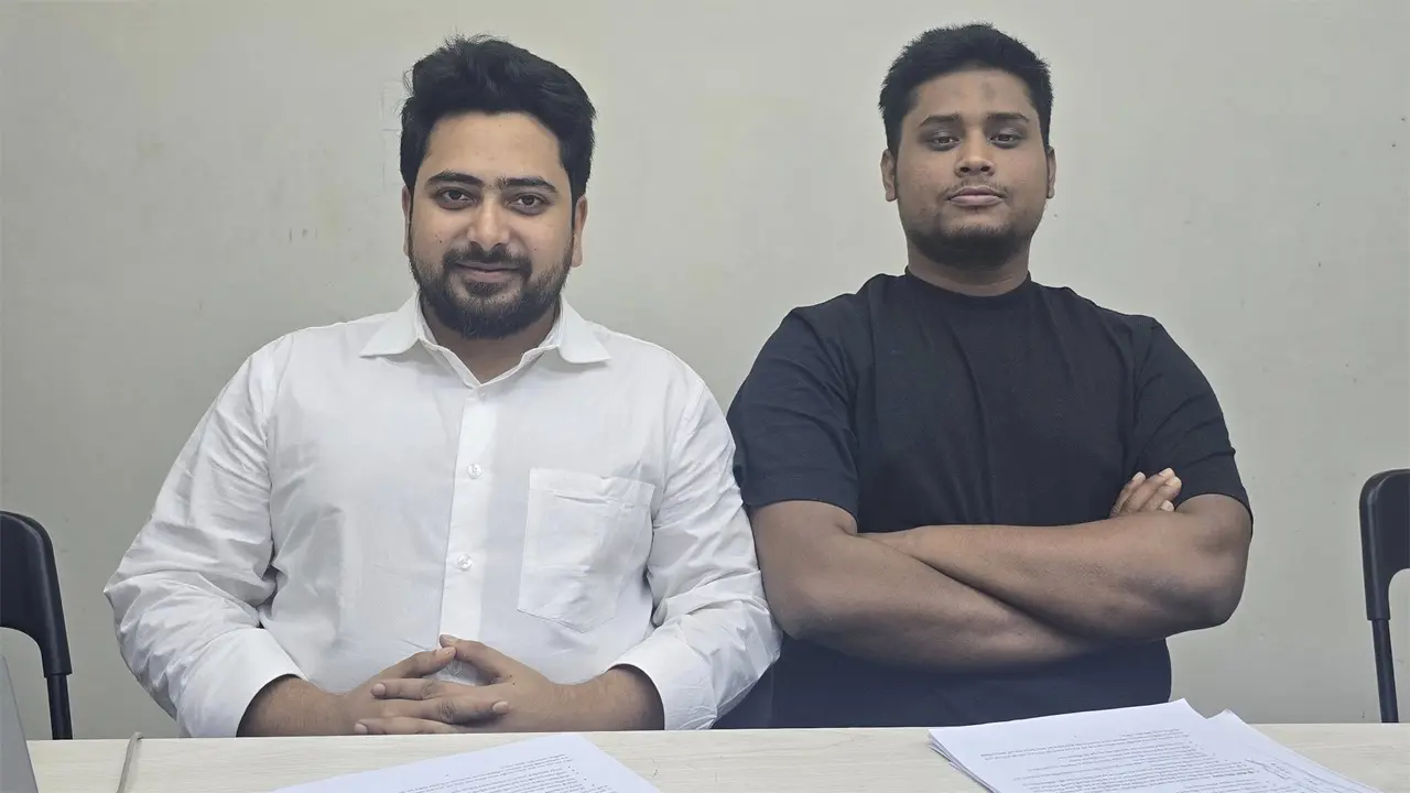 নাহিদ ইসলামকে ‘আগামীর প্রধানমন্ত্রী’ বললেন হাসনাত আব্দুল্লাহ