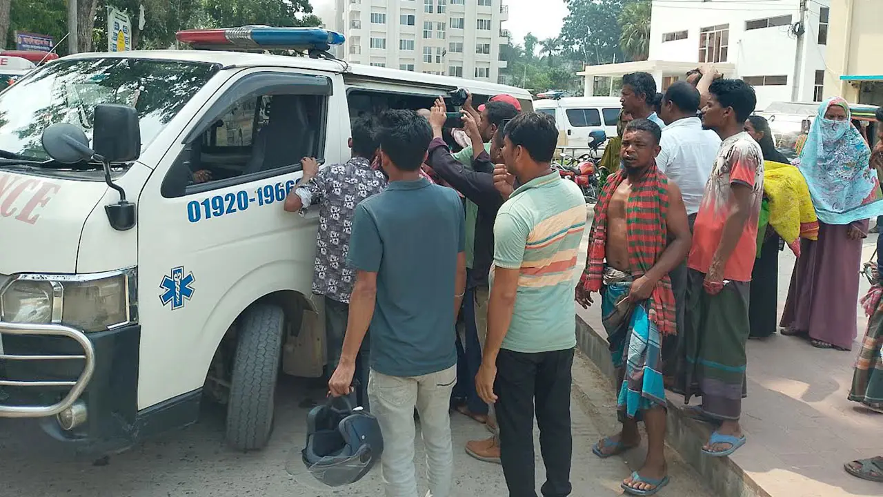 নড়াইলে বিএনপি নেতাসহ তিনজনকে কুপিয়ে জখম, কবজি বিচ্ছিন্ন