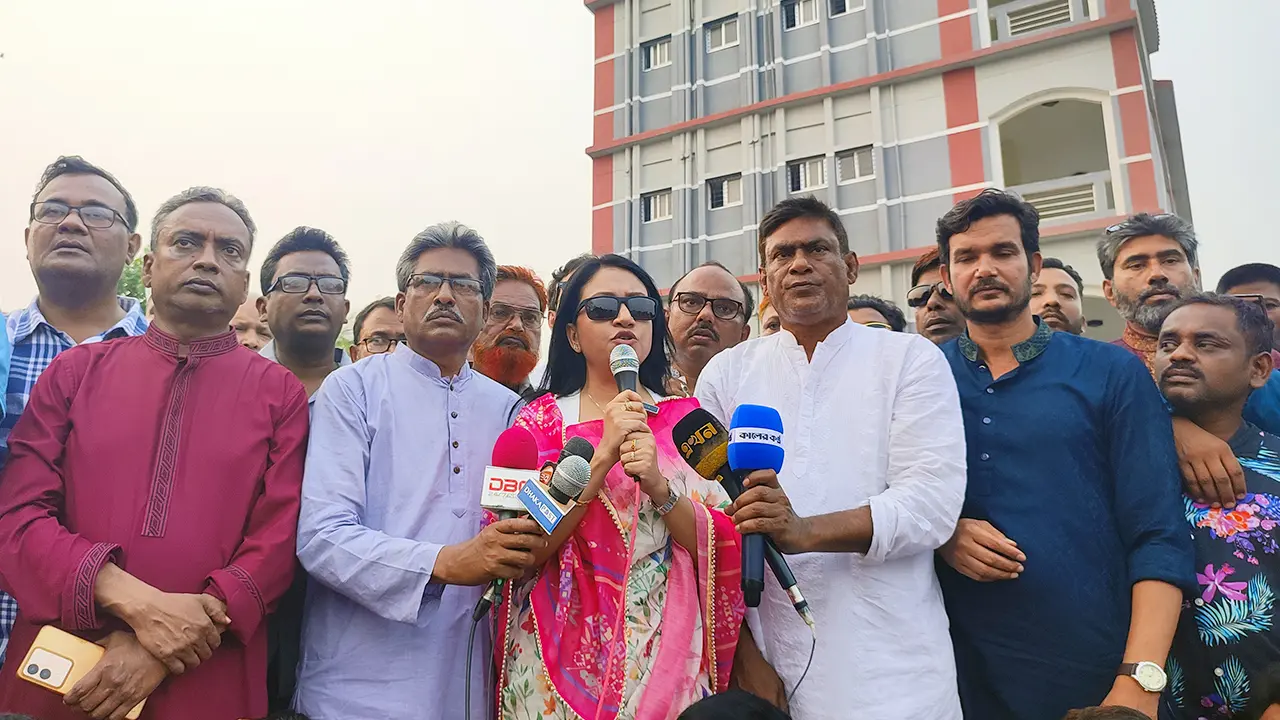 নাটোরে ঈদগাহে আ.লীগের গুলির ঘটনায় বিএনপির বিক্ষোভ