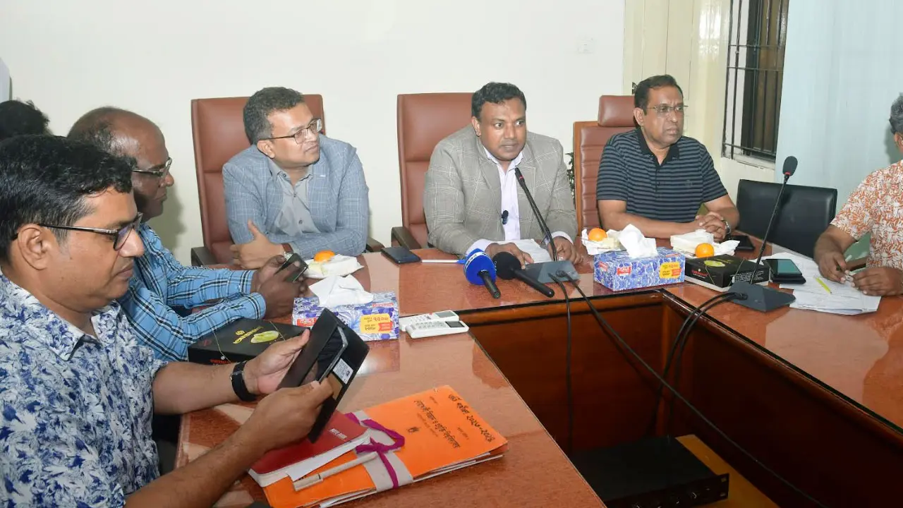 নোবিপ্রবিতে শিক্ষার্থী-অভিভাবকদের জন্য ফ্রি শাটল বাস সার্ভিস