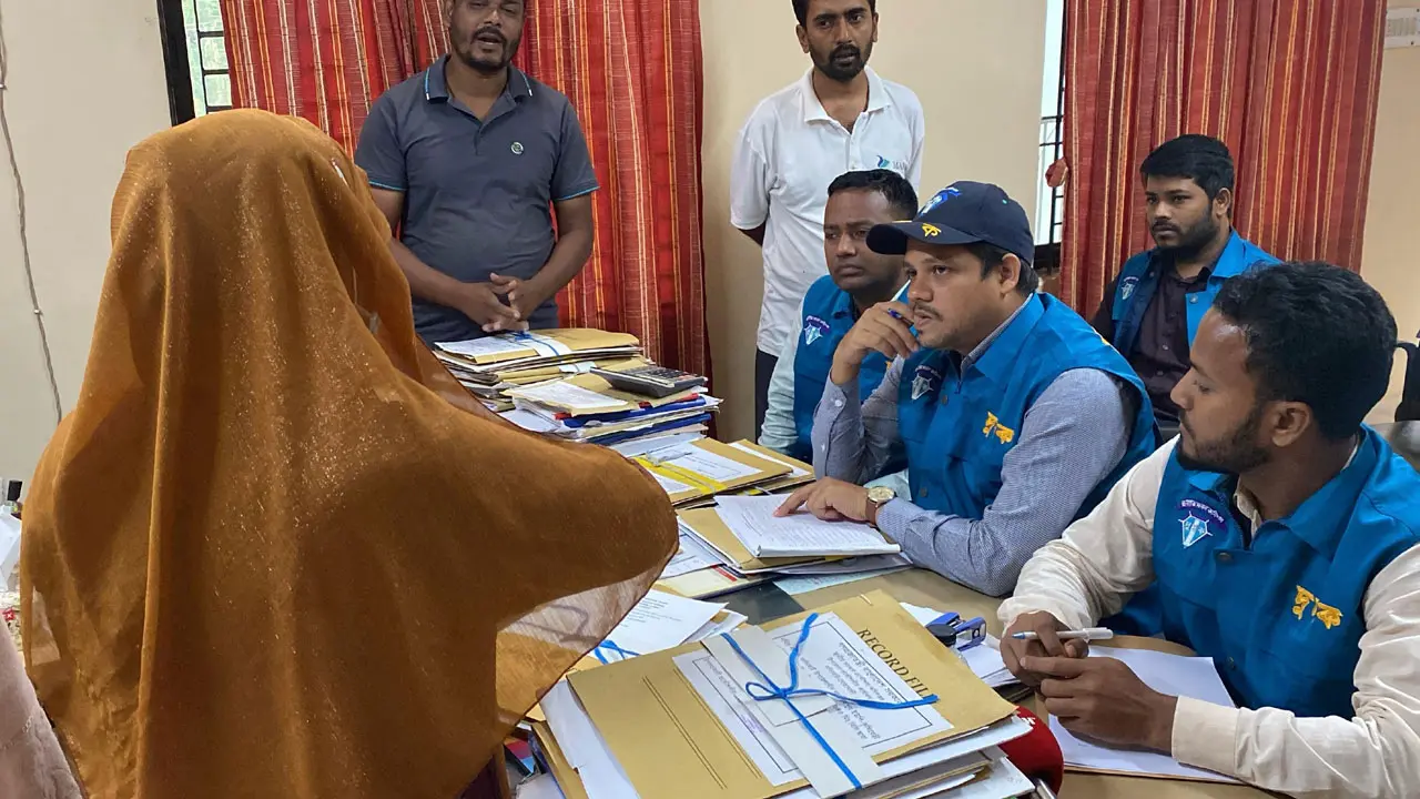 নোয়াখালীতে এলজিইডি অফিসে অনিয়ম পেয়েছে দুদক