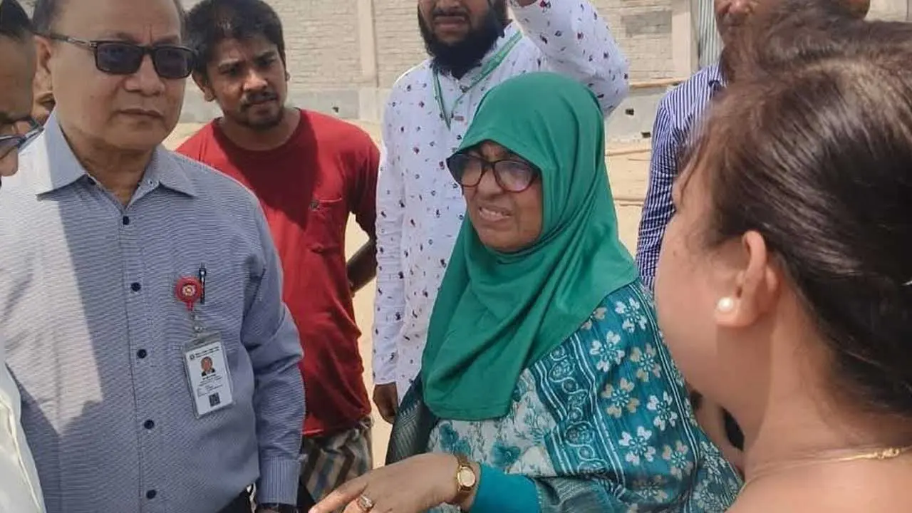 কর্ণফুলীতে হাসপাতাল নির্মাণের সম্ভাব্য স্থান পরিদর্শনে উপদেষ্টা