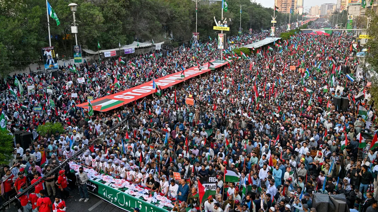 ফিলিস্তিনিদের সাথে সংহতি: পাকিস্তানের রাস্তায় বিক্ষোভে লাখো মানুষ