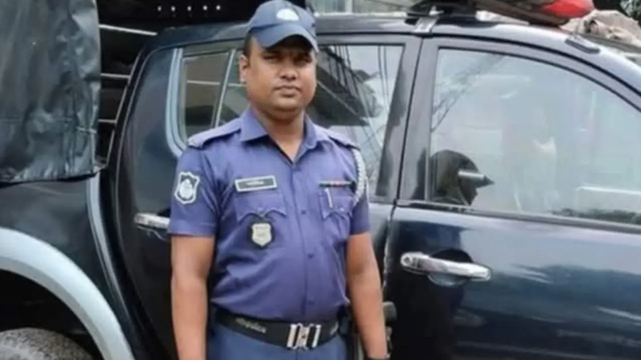 চেকপোস্ট ব্যারাক থেকে পুলিশ সদস্যের ঝুলন্ত মরদেহ উদ্ধার