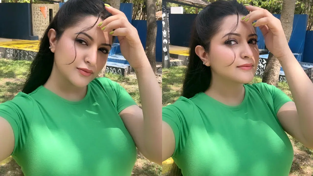 মোহনীয় অবতারে পরীমণি!