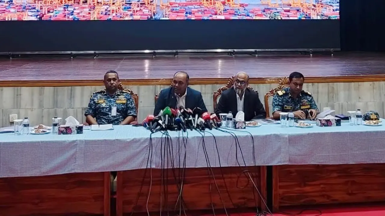 চট্টগ্রাম বন্দরে জাহাজের গড় অপেক্ষমাণ সময় কমেছে, সক্ষমতা বাড়ছে