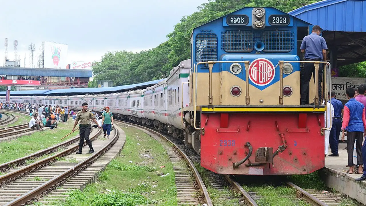 দুই মাসের ফ্রি পাসে দুই লাখ টাকার টিকিট কালোবাজারির অভিযোগ