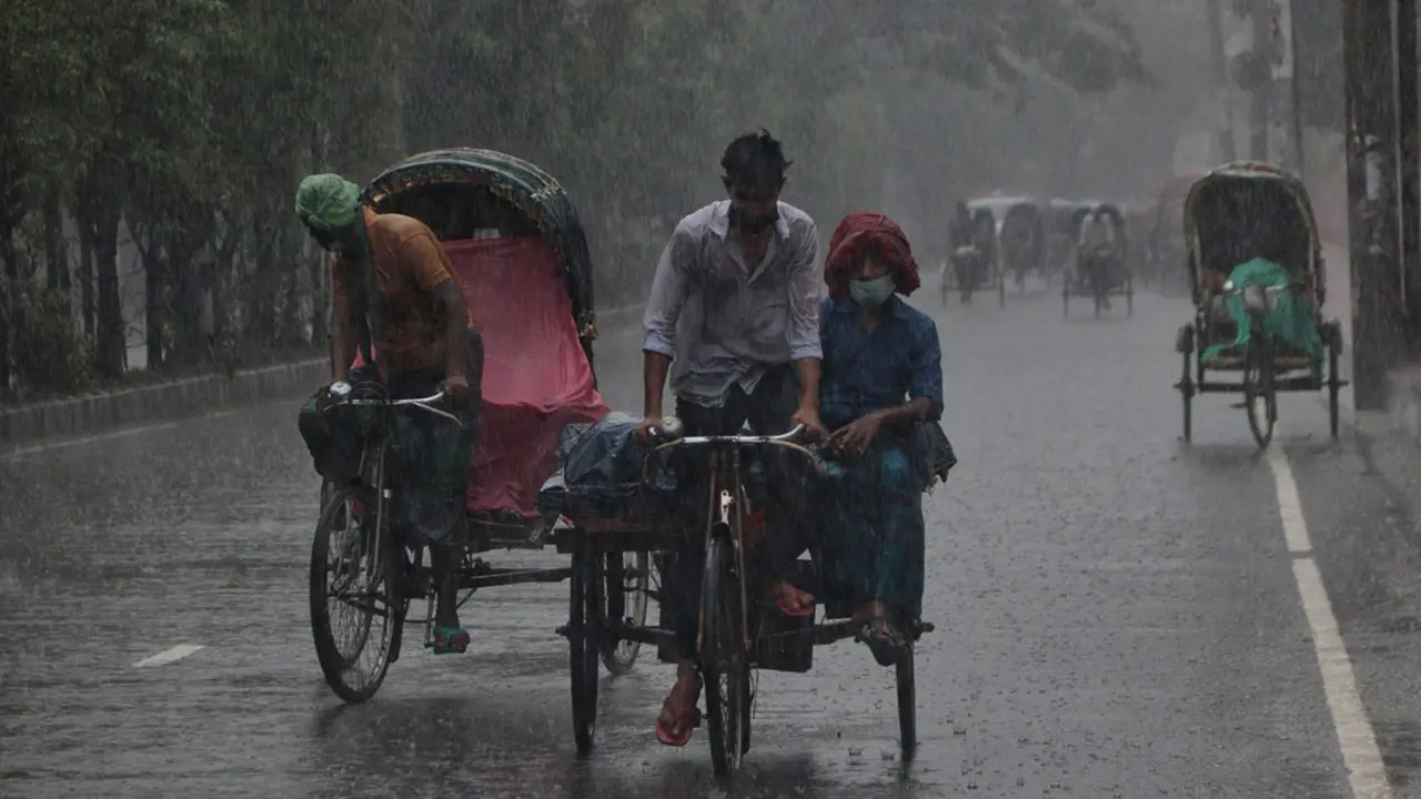 সারাদেশে বৃষ্টির আভাস, কমতে পারে রাতের তাপমাত্রা