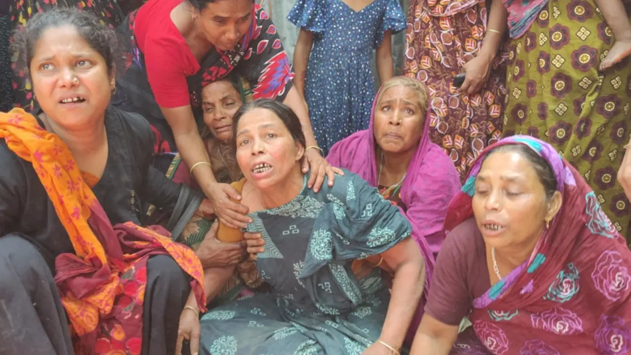 ঘরে ঢুকে প্রবাসীর স্ত্রীকে হত্যা করে টাকা লুট