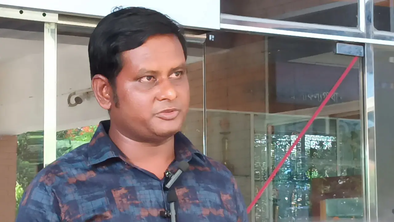 ‘খাবার মেঝেতে ঢেলে দিত, আমরা কাড়াকাড়ি করে খেতাম’