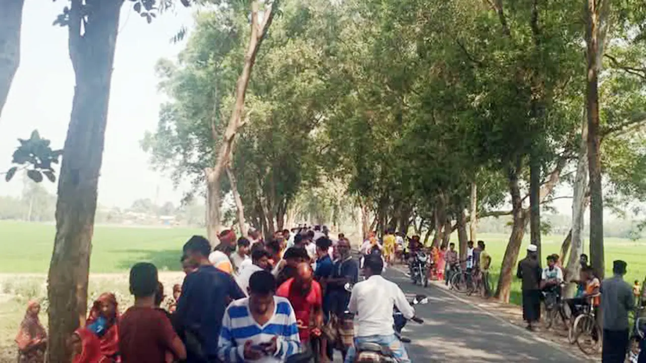 সড়কে চলন্ত অবস্থায় দুই মোটরসাইকেল চালকের গল্প, দুর্ঘটনায় নিহত ২