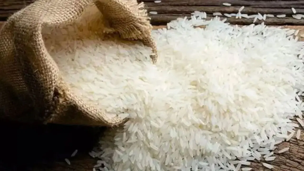 সিঙ্গাপুর থেকে ৫০ হাজার টন সিদ্ধ চাল আনবে সরকার