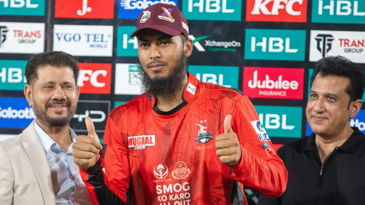 রিশাদের দখলে ‘ফজল মাহমুদ’ ক্যাপ, যা বলছেন অধিনায়ক আফ্রিদি