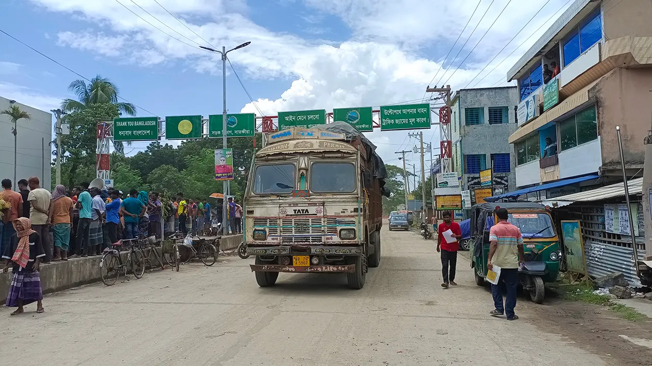 ভোমরা স্থলবন্দর দিয়ে আট মাসে ২৪৬৫ কোটি টাকার পণ্য রপ্তানি