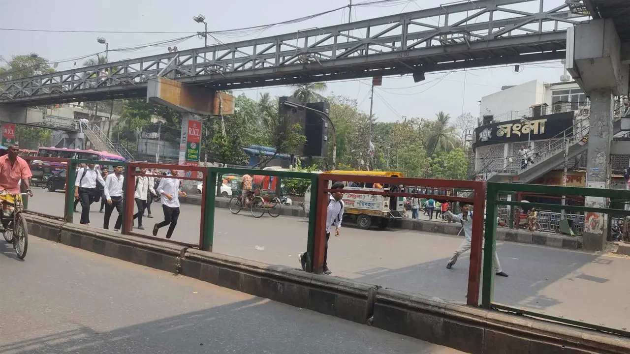 সিটি কলেজ-ঢাকা কলেজ শিক্ষার্থীদের মধ্যে ধাওয়া-পাল্টা ধাওয়া