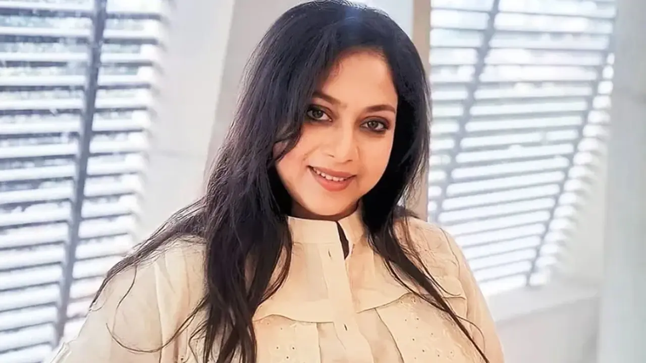 অস্থির হয়ে ঢাকায় আসলেন শাবনূর, আট ঘণ্টা পরই ফিরে গেলেন