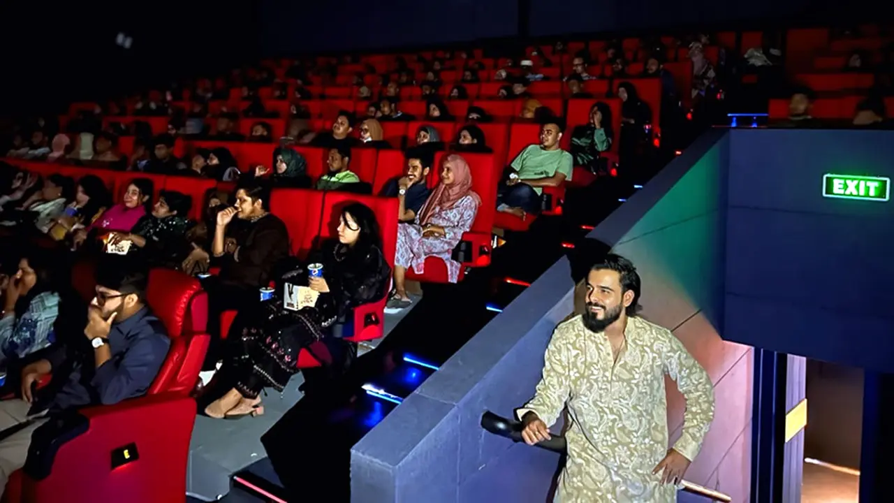 পরিবার নিয়ে ‘জংলি’ দেখছে দর্শক, ৯ম দিনে শো বাড়লো দ্বিগুণ