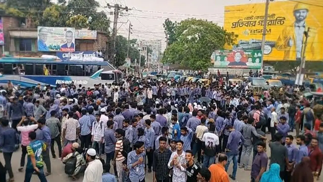 সিরাজগঞ্জে পলিটেকনিক শিক্ষার্থীদের সড়ক অবরোধ, মহাসড়কে যানজট