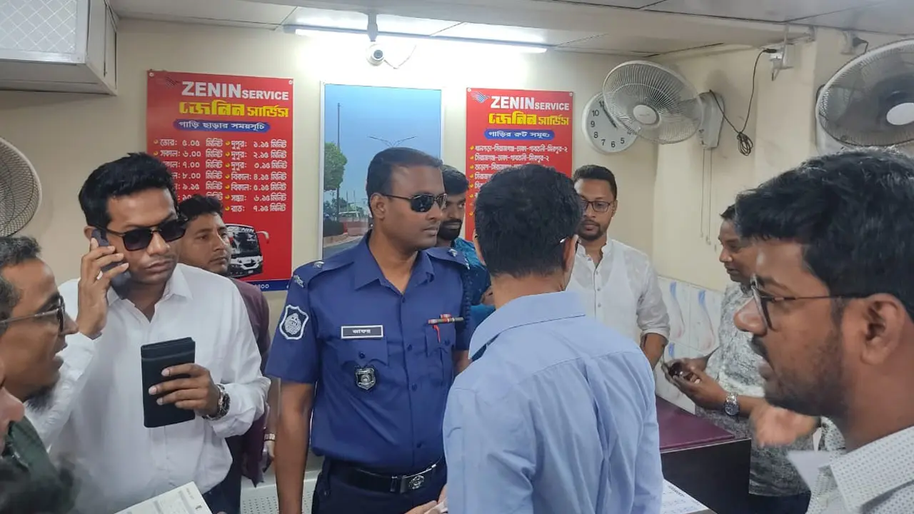 অতিরিক্ত ভাড়া আদায়, সিরাজগঞ্জে ৪ পরিবহনকে জরিমানা
