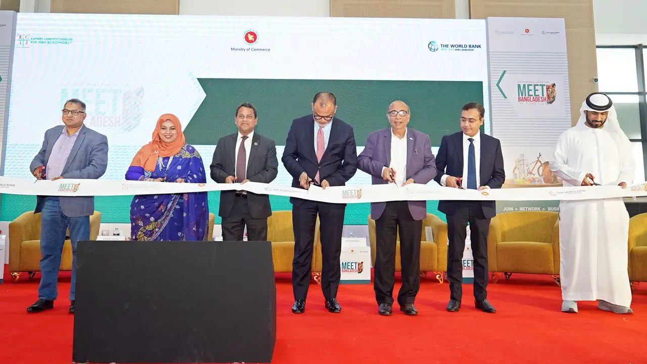 বাংলাদেশে বিনিয়োগের সুযোগ নেওয়ার আহ্বান বাণিজ্য উপদেষ্টার