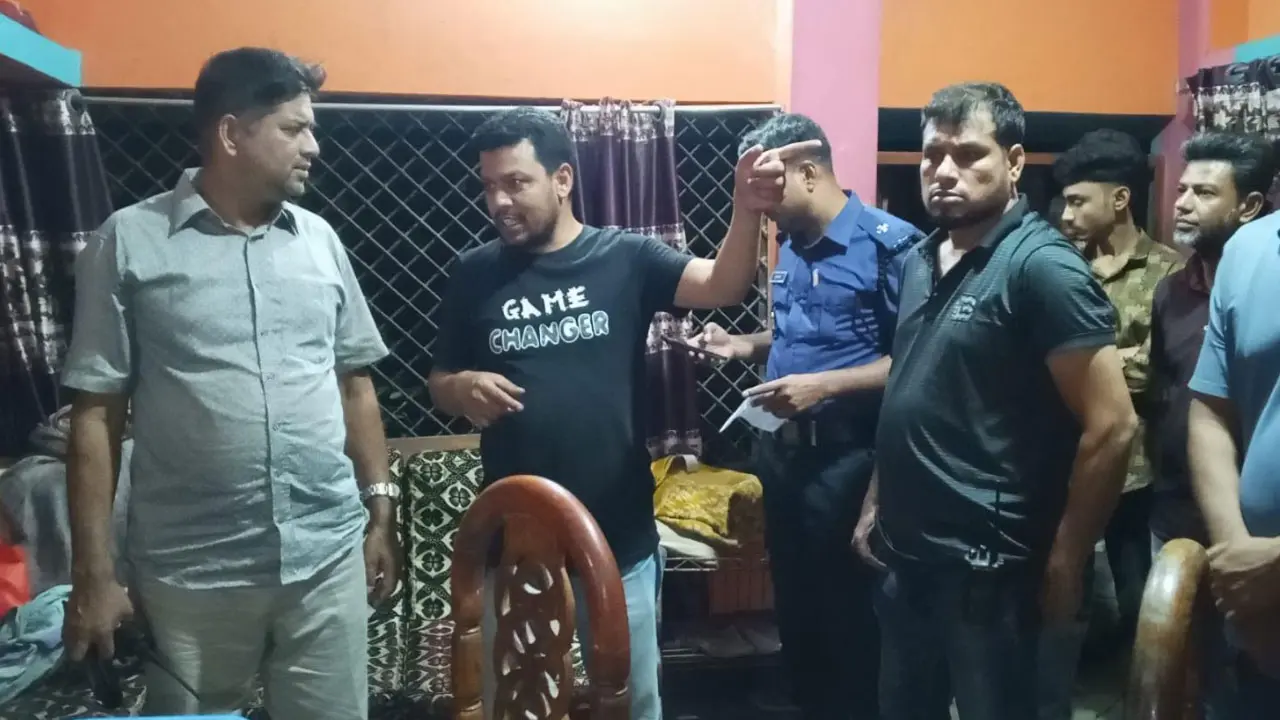 বাড়িতে ঢুকে স্কুল শিক্ষিকাকে মারধর করে স্বর্ণালংকার লুট