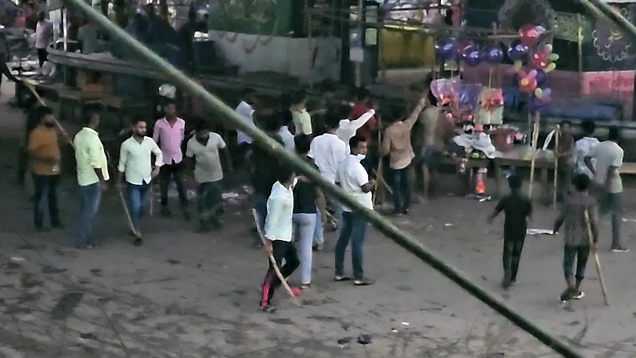 শ্রীপুরে ইজারাদারদের সঙ্গে ভাসমান ব্যবসায়ীদের সংঘর্ষ, আহত অর্ধশত
