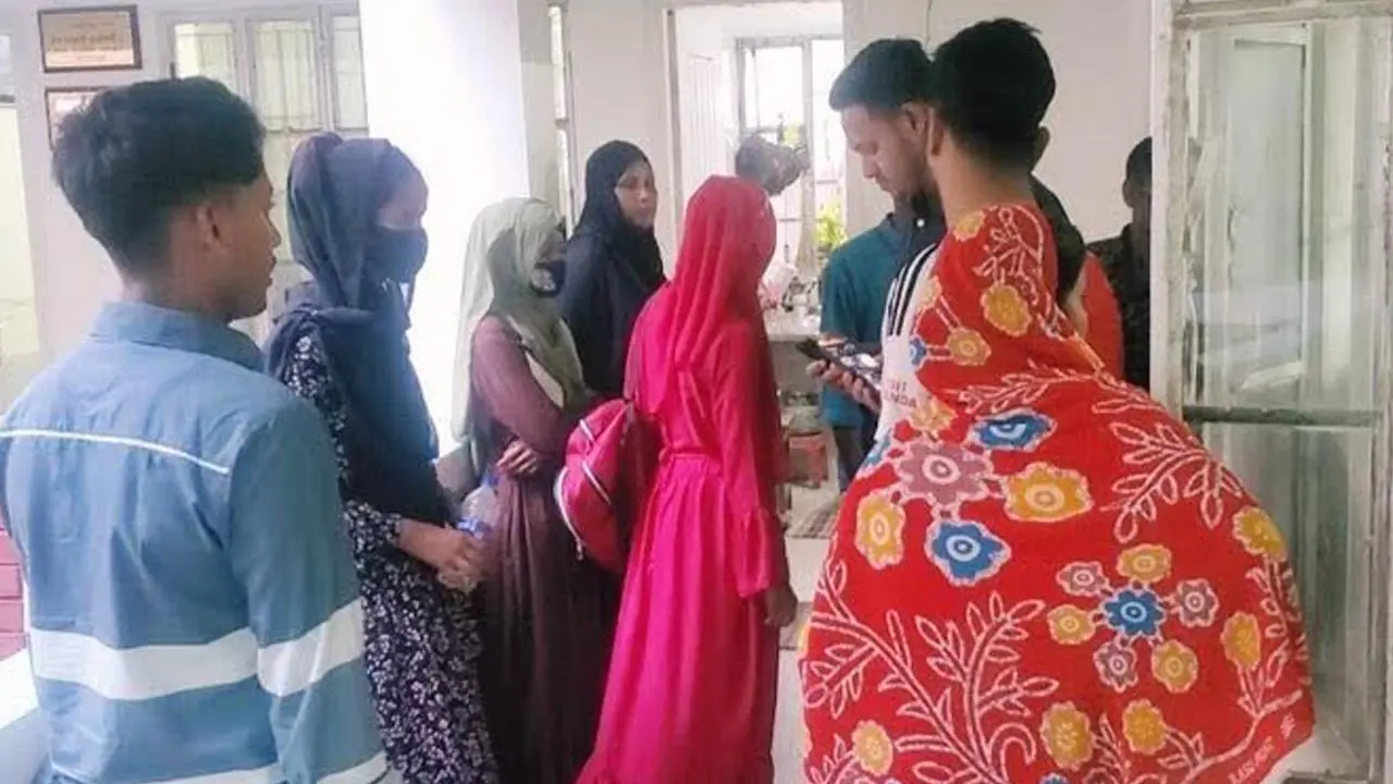 প্রবেশপত্র না পাওয়ায় এসএসসি পরীক্ষা দিতে পারছে না ১০ শিক্ষার্থী