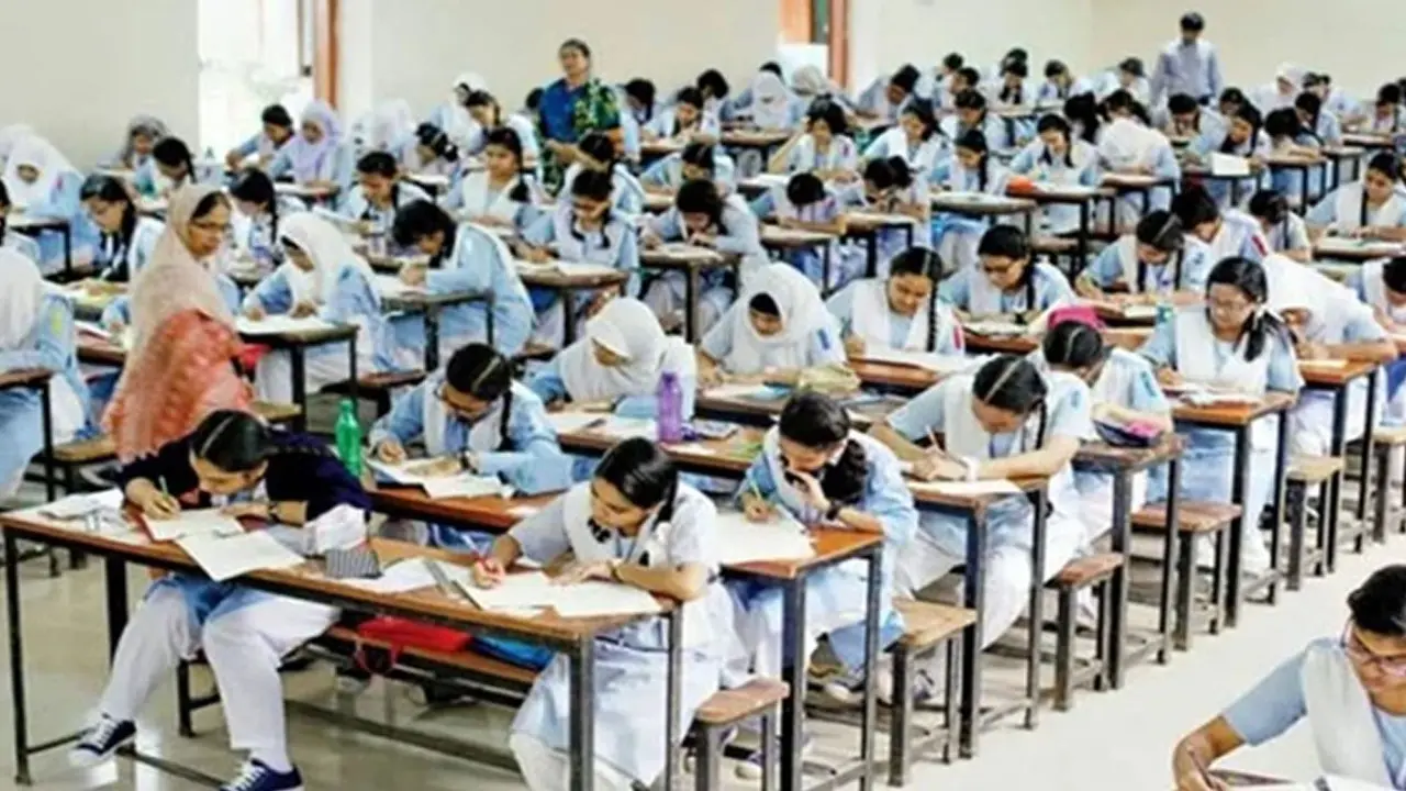 এসএসসির দশম দিনে অনুপস্থিত ২১ হাজার, বহিষ্কার ১৪