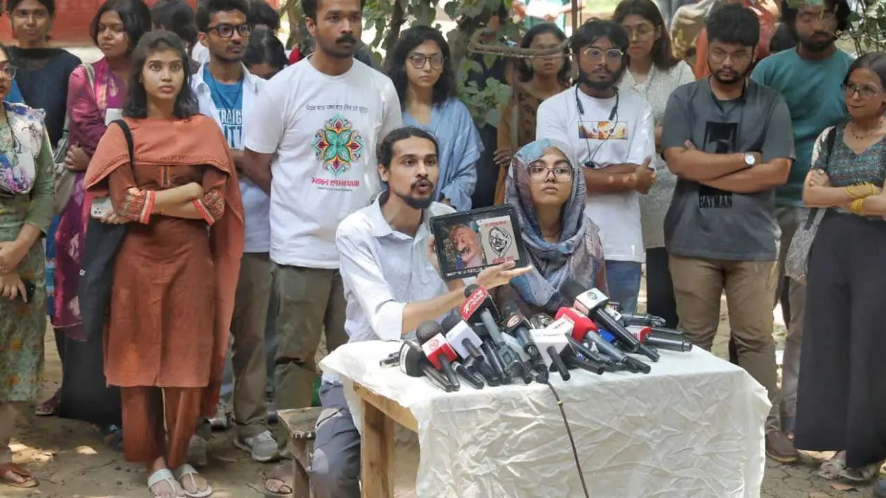 শোভাযাত্রার নাম পরিবর্তন করায় শিক্ষার্থীদের ক্ষোভ, ব্যাখ্যা দাবি