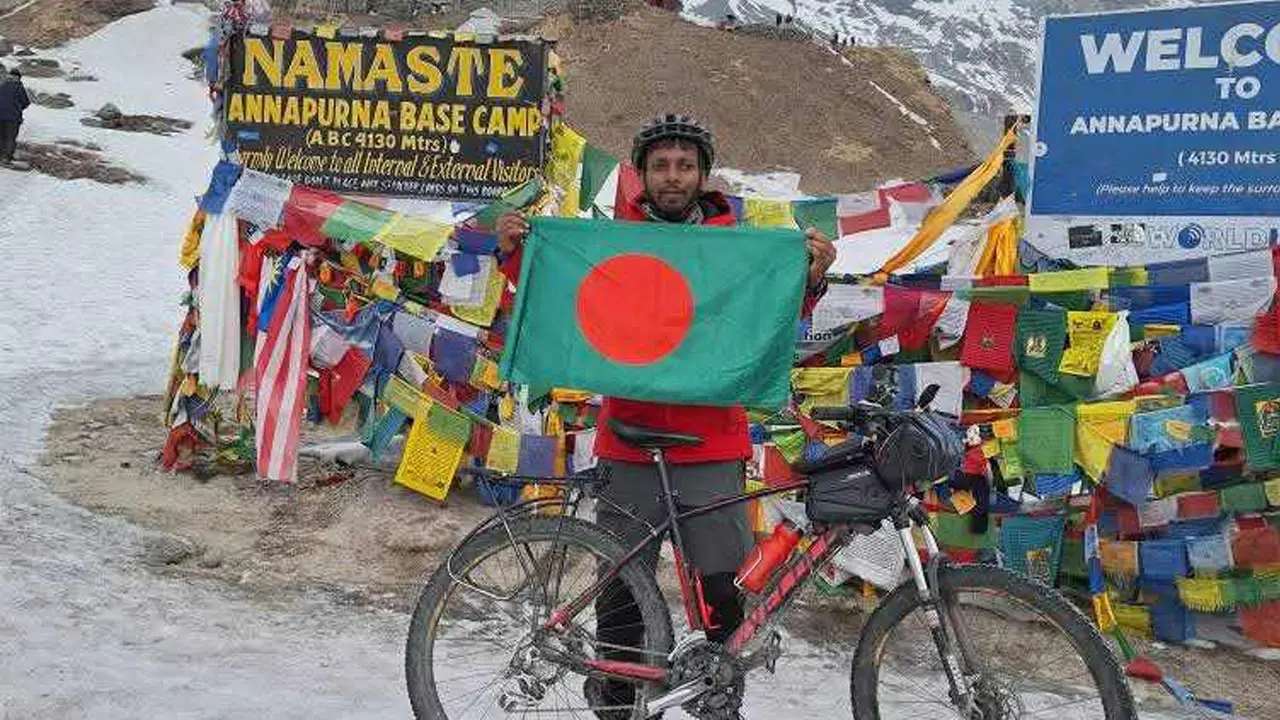 সাইকেল নিয়ে অন্নপূর্ণা জয় করলেন বাংলাদেশের মিলন