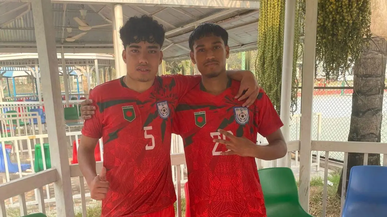 হামজাকে অনুসরণ করে বাফুফের ক্যাম্পে যোগ দিলেন দুই প্রবাসী ফুটবলার