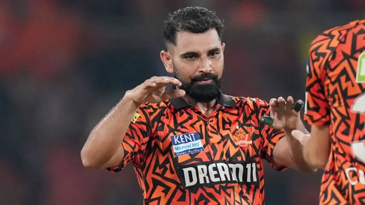 খরুচে বোলিংয়ে লজ্জার রেকর্ড গড়লেন শামি