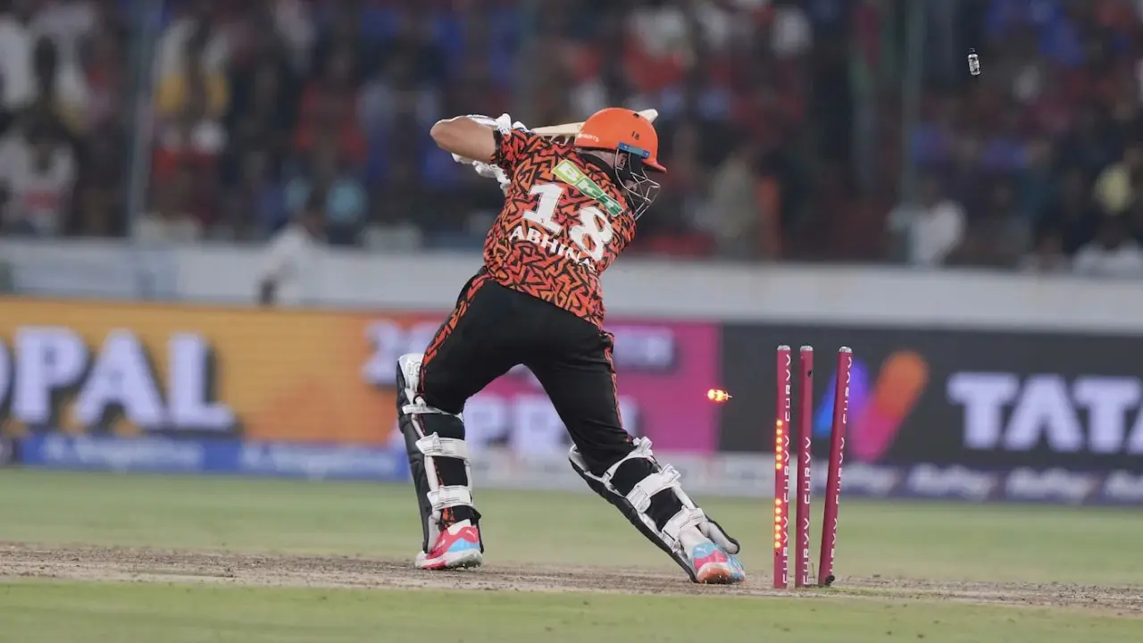 আগ্রাসী ক্রিকেট থেকে সরে আসছে হায়দরাবাদ
