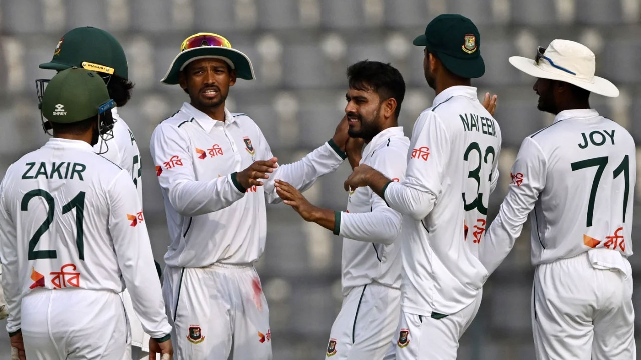 দেড়শর আগেই ৬ উইকেট তুলে লড়াইয়ে ফিরল বাংলাদেশ