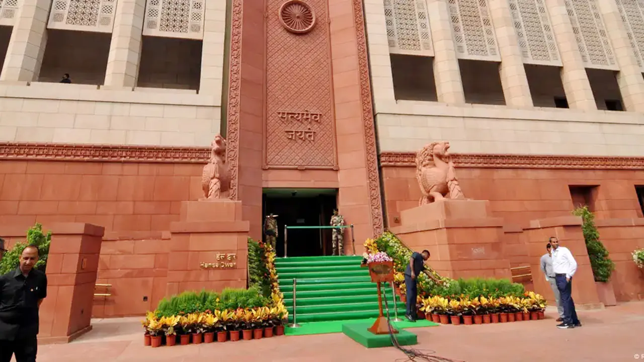 পক্ষে ২৮৮, বিপক্ষে ২৩২ ভোট : ভারতে লোকসভায় পাস ওয়াকফ বিল