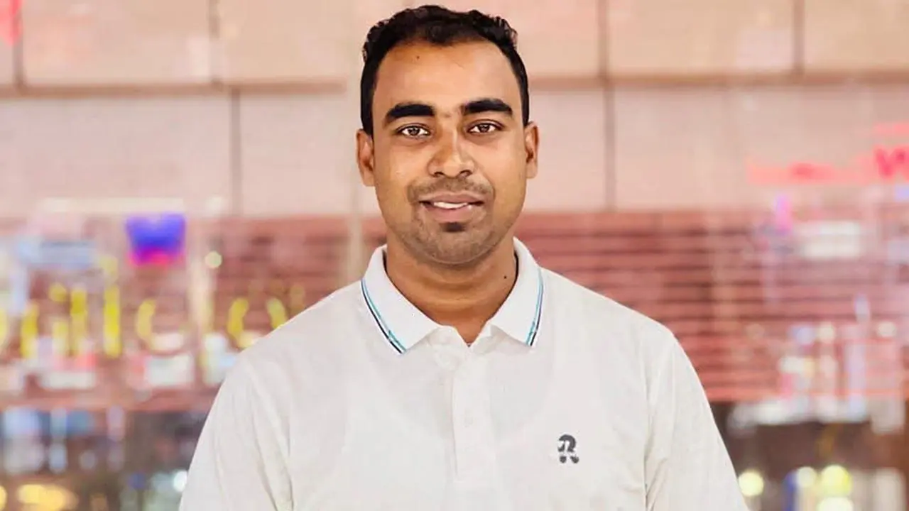 পরীক্ষার হলে ঢুকে ছাত্রীদের পানি বিতরণ, ছাত্রদল নেতাকে শোকজ