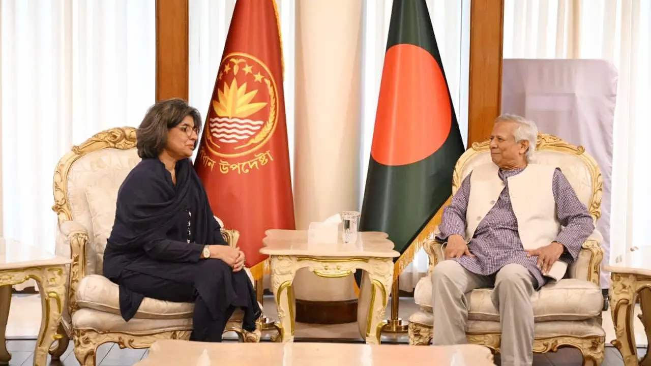 এবার ‘বাস মিস’ নয়, নতুন সম্ভাবনায় জোর বাংলাদেশ-পাকিস্তানের