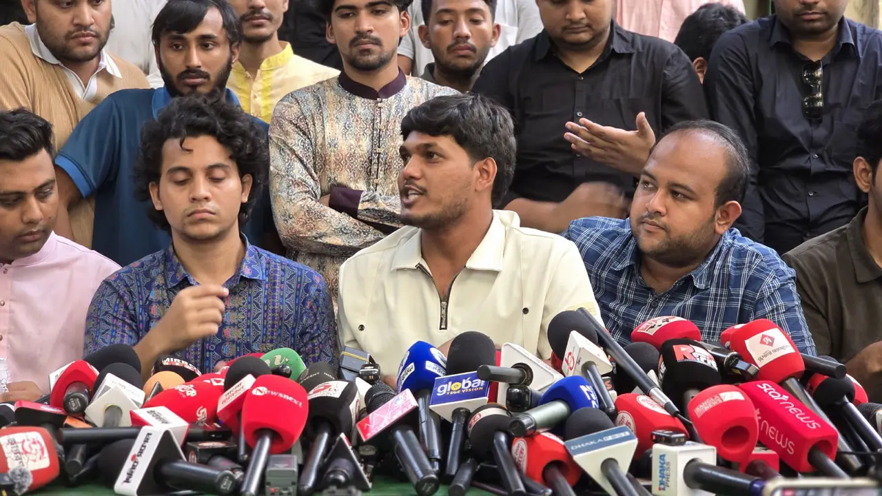 ছাত্রলীগকে আপনারা রাজনৈতিক অধিকার দিতে পারেন না 