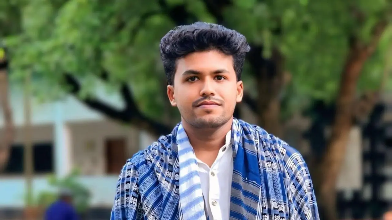 ডাকসু নির্বাচন: জয়ী হলে হল থেকে গাঁজাখোর উচ্ছেদের প্রতিশ্রুতি প্রার্থীর