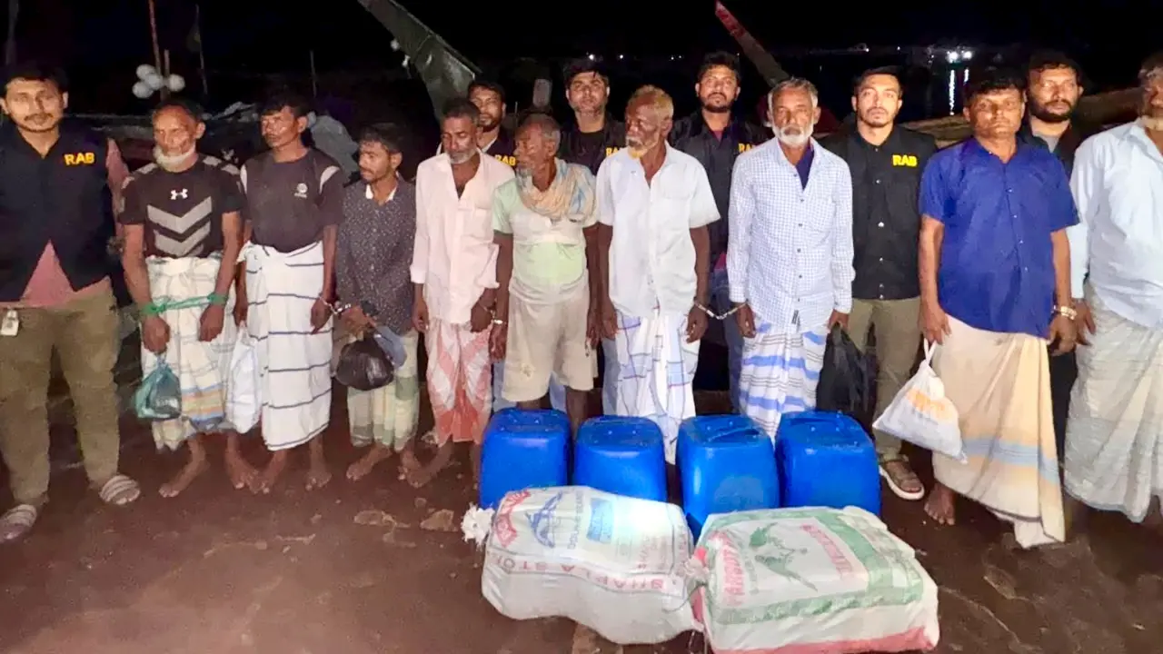 মাছ ধরার ট্রলারে মিলল সাড়ে ৪ লাখ পিস ইয়াবা, আটক ৯