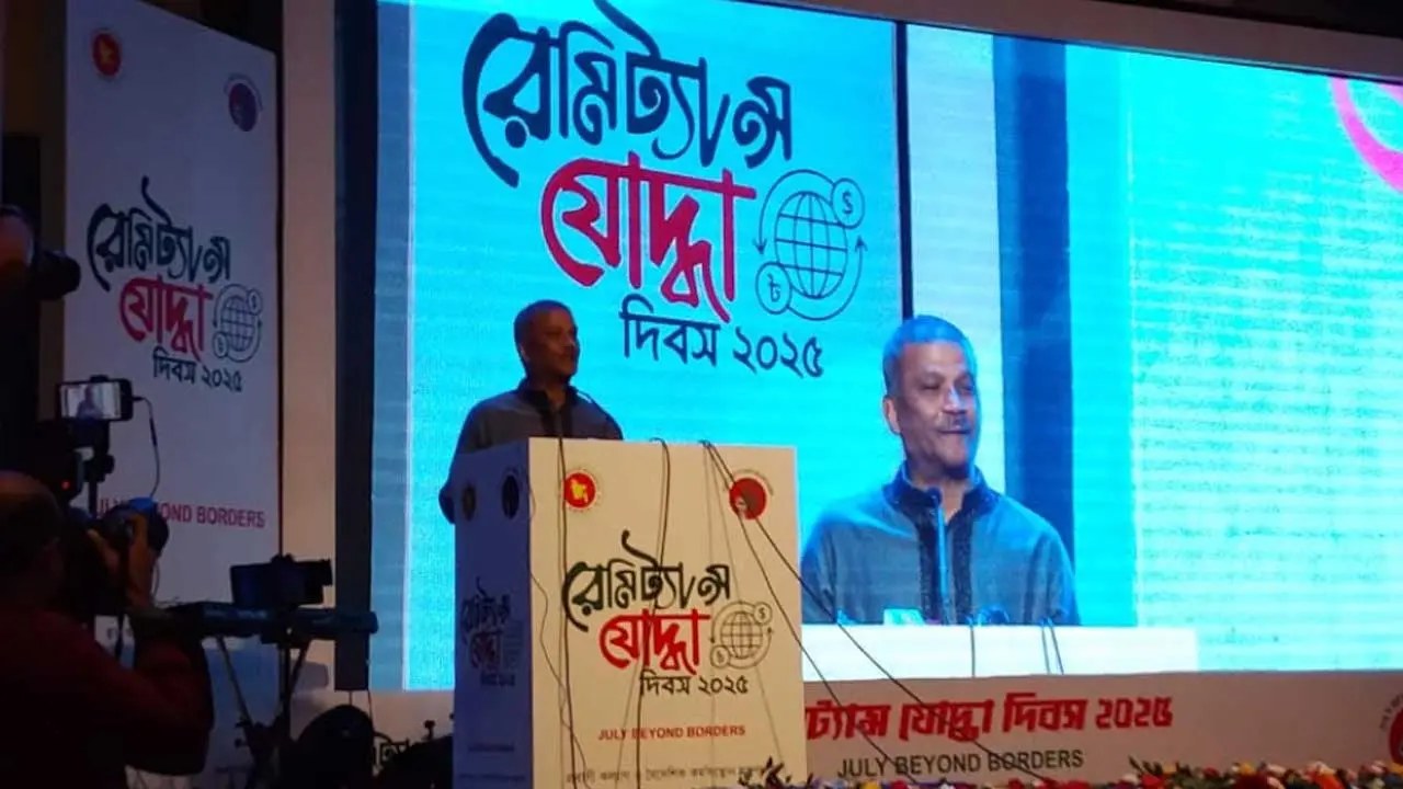 বিদেশ মানেই বেহেশত মনে করবেন না : আসিফ নজরুল